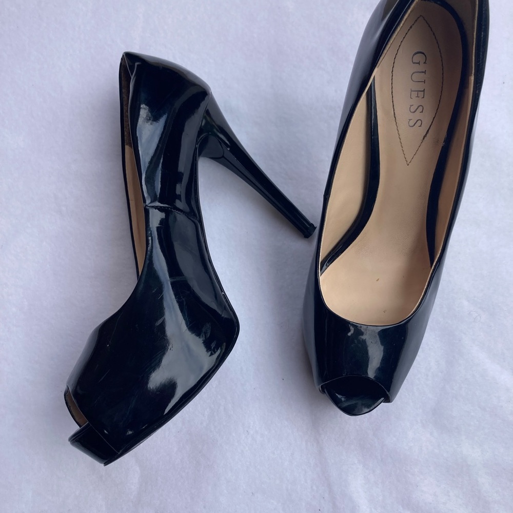 Guess peep toe pumps.